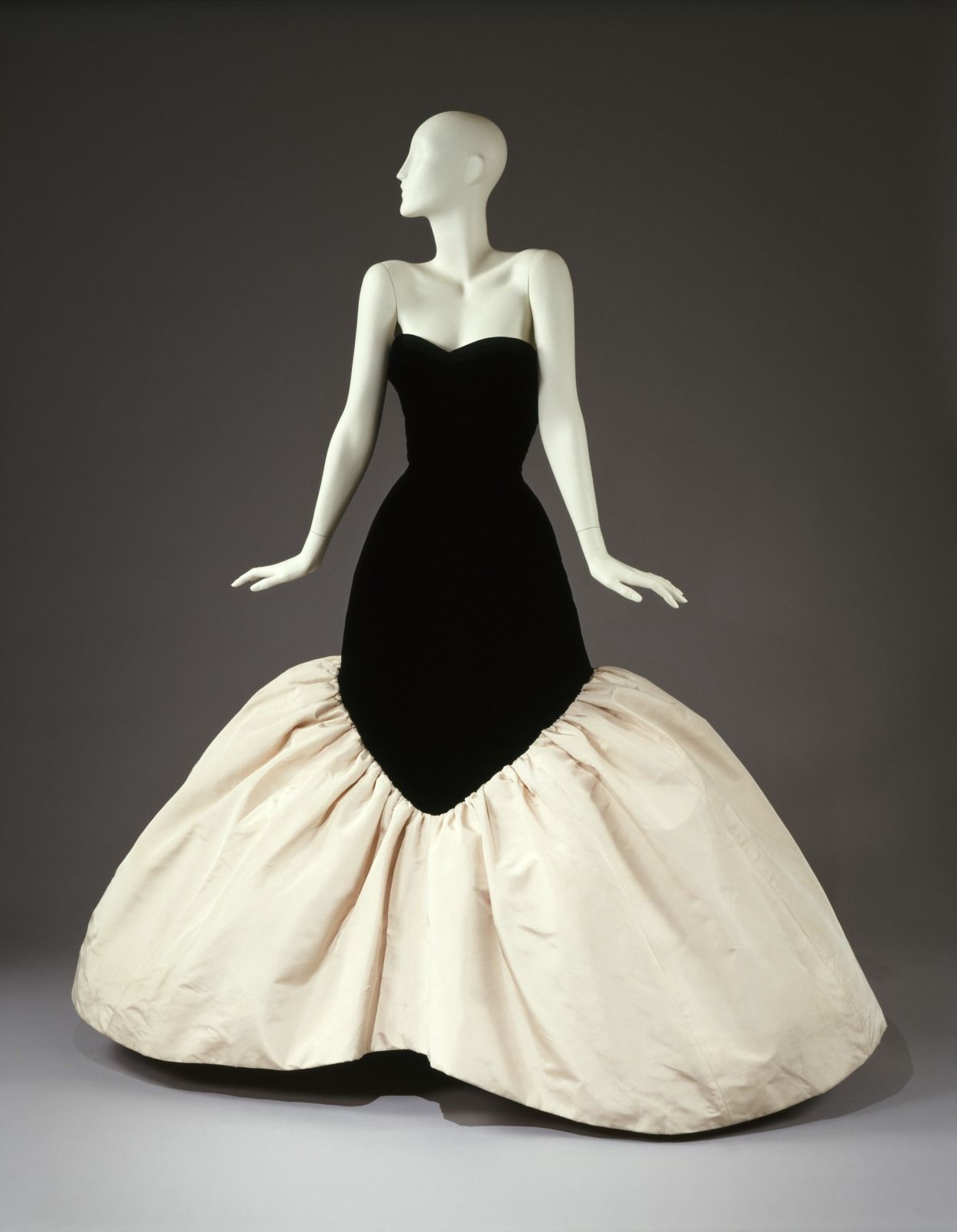Christian Dior 1950 Strapless Dress — Clipping