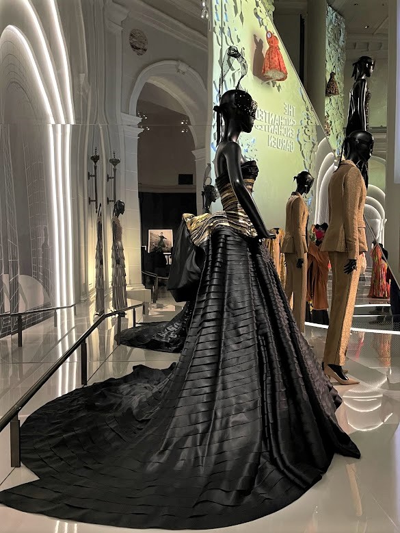 Christian Dior: Designer Of Dreams - Luxtailor
